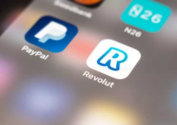 Revolut випустила пластикову криптокарту Dogecoin із LED-дисплеєм