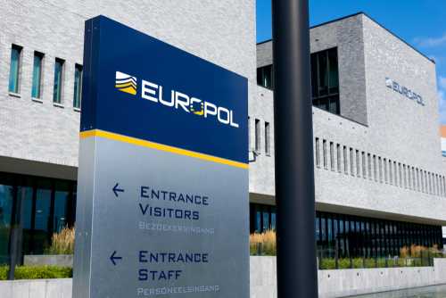 Европол предупредил граждан о крипто-взломах и незаконном майнинге